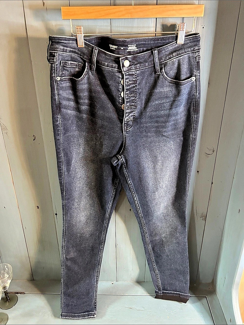 Old Navy Extra High-Rise Rockstar Super Skinny Secret-Slim Pockets Jeans Black